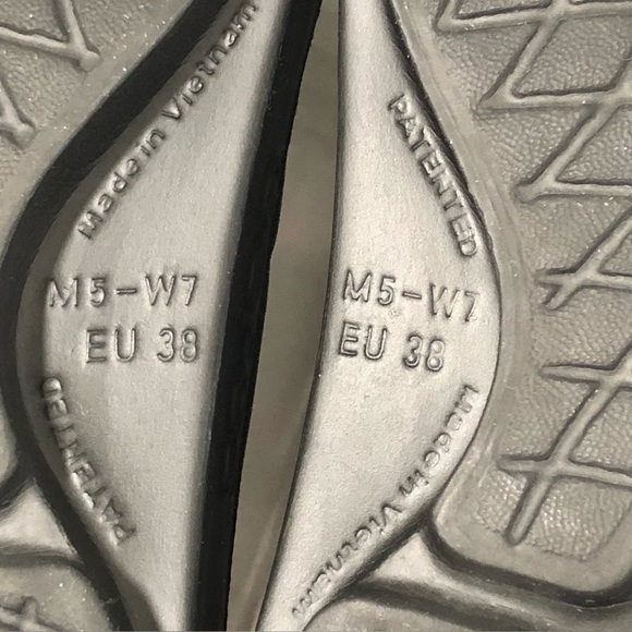 OOFOS Black Comfort Sandals - Picture 10 of 10